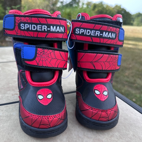 Spiderman Size 7  Red and Black Kids' LIGHTED Up Snow Boots NEW - Picture 1 of 11